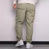 Herren-Converse-Freizeithose aus gewebtem Stoff in Uni-Farbe, gerade geschnitten, hellgrau-grün