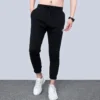 Jogginghose mit Logo-Strickmuster, asiatische Größen „Schwarz“