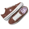 One Star Pro „Dark Clove White“