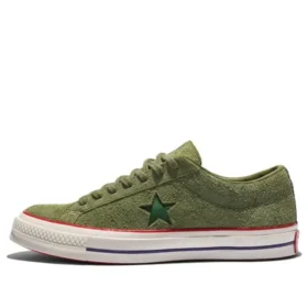 Undefeated x One Star Suede Low „Olive“